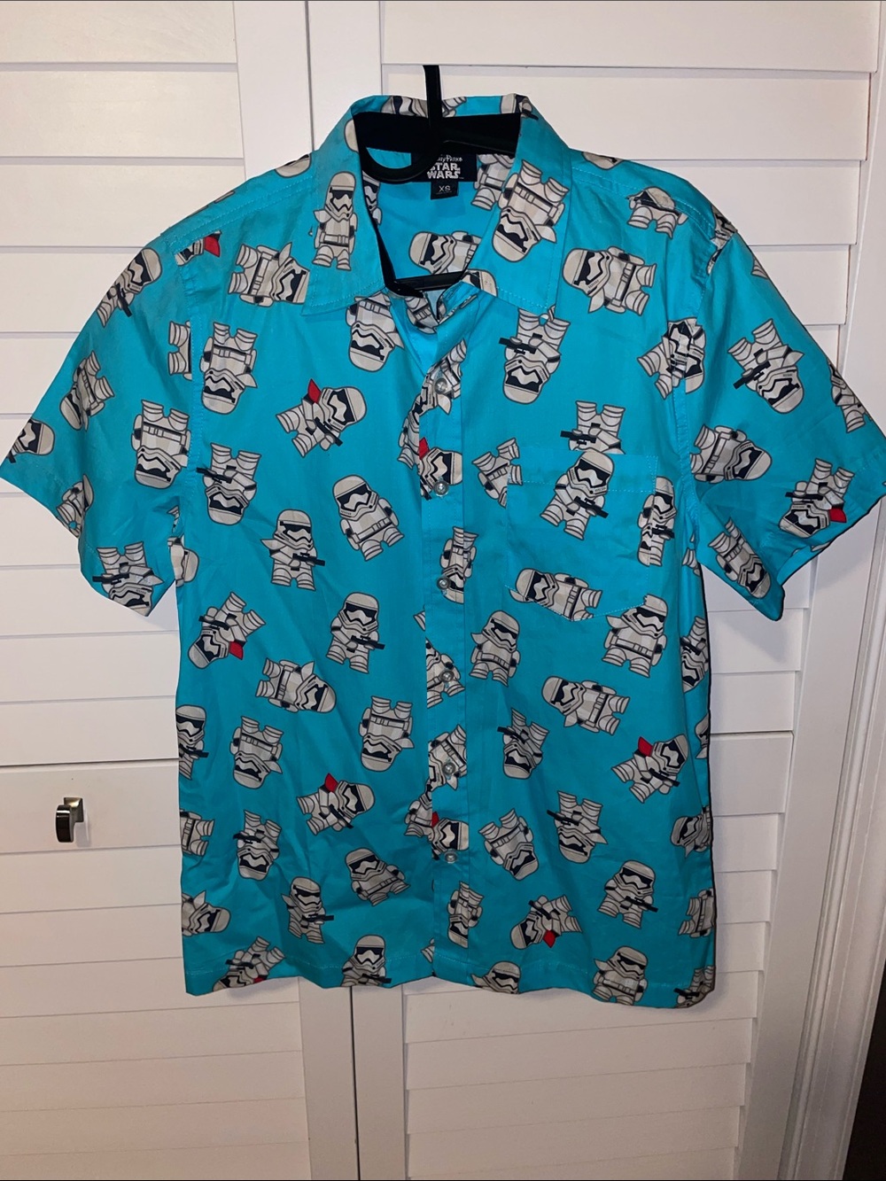 Disney Parks Star Wars Turquoise Short Sleeve Aloha Stormtrooper Button Shirt XS